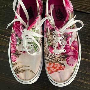 WOMANS VANS SIZE 8
